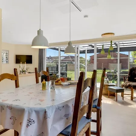 Beautiful In Ls With 2 Bedrooms *