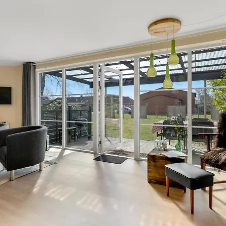 Beautiful In Ls With 2 Bedrooms