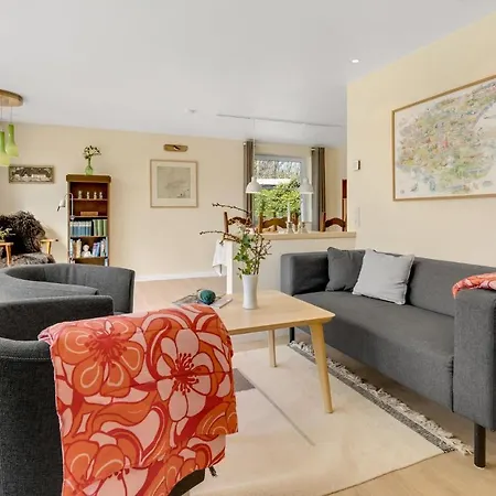 Beautiful In Ls With 2 Bedrooms *